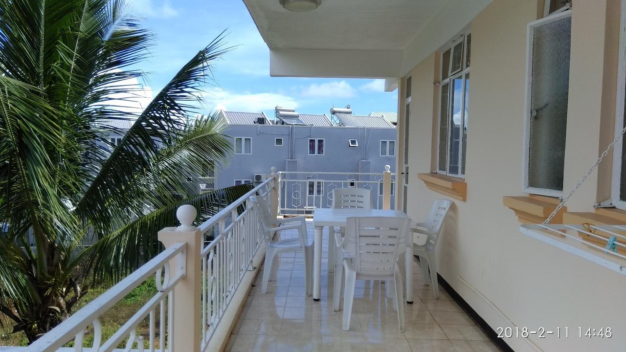 Alpha Villa Flic en Flac Exterior photo